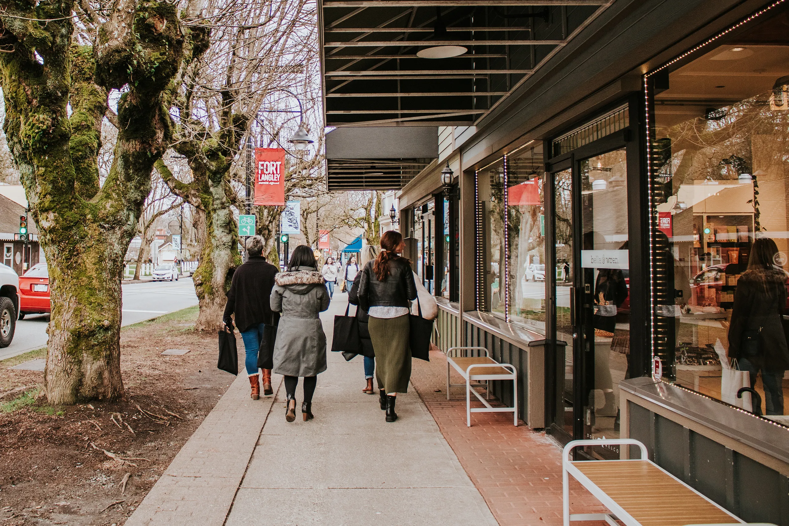 Image of tour goers walking down the street on a Chew on this Tasty Tour.